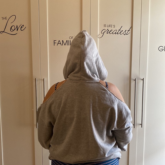 Shoulder cut out hoodie gray, cool comfy and stylish - Picture 2 of 5
